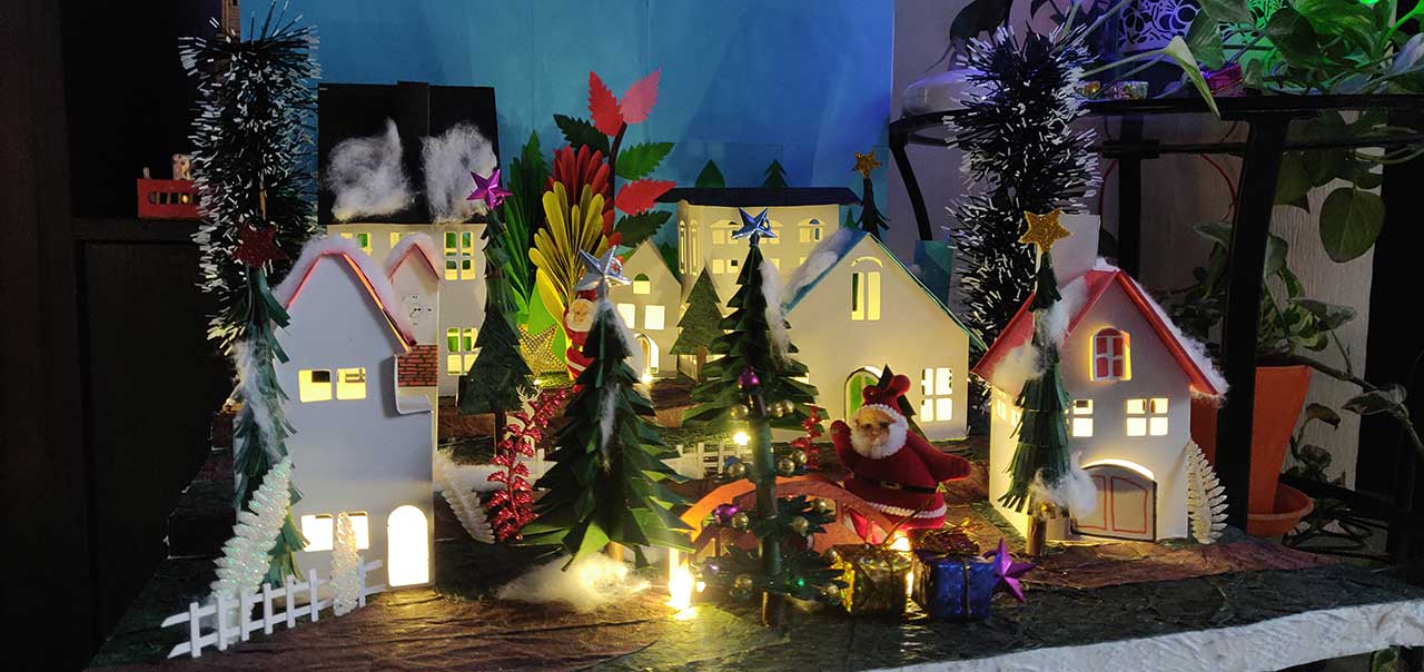 Christmas Village Miniature – A Paper & Cardboard Wonderland